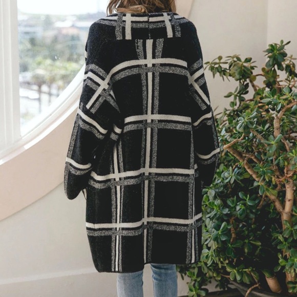 Black, grey and White Plaid Cardigan - Picture 5 of 6